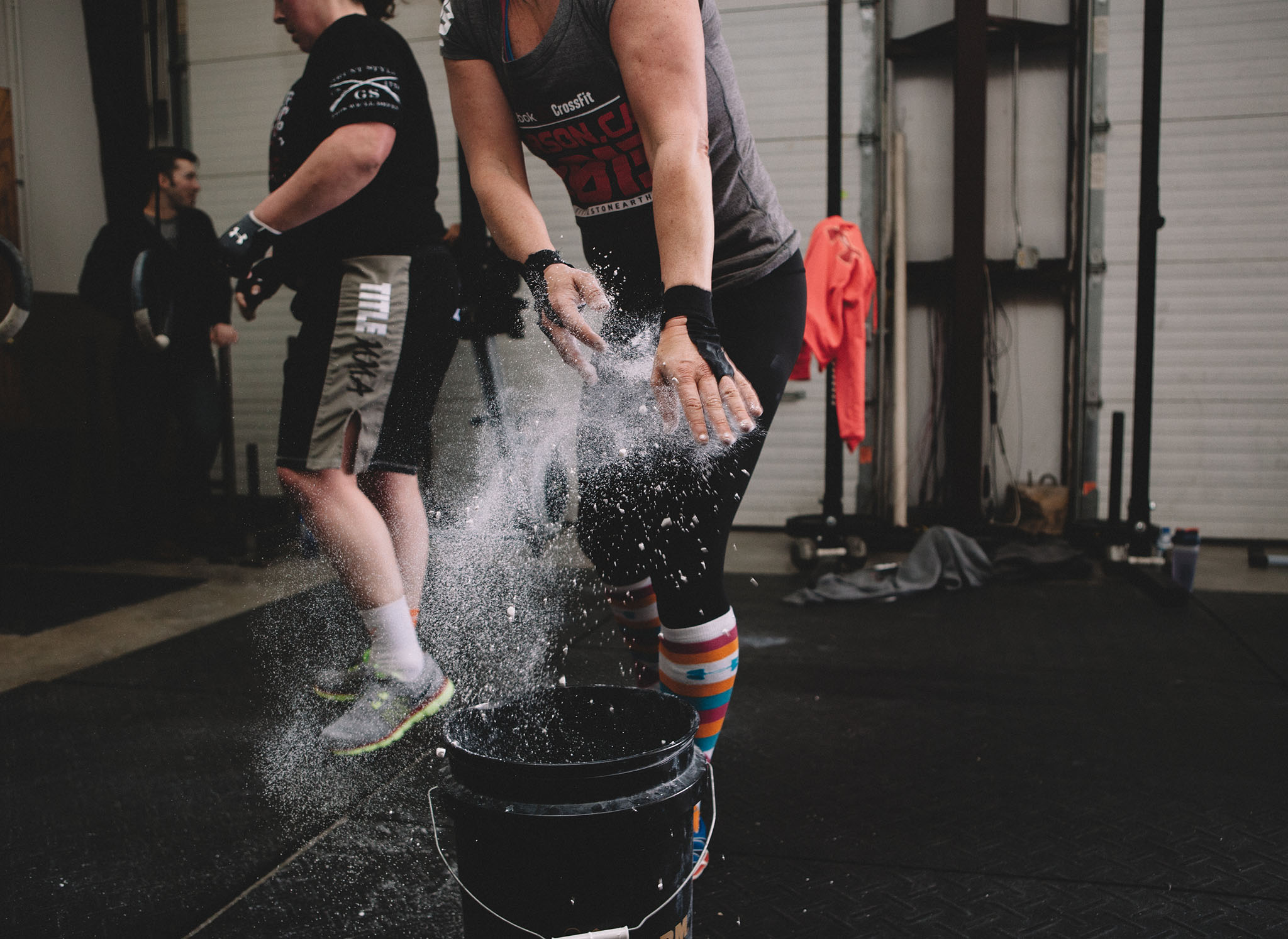 A crossfitter rubs chalk on their hands. Photo taken by LA fitness photographer Hannah Dunsirn.
